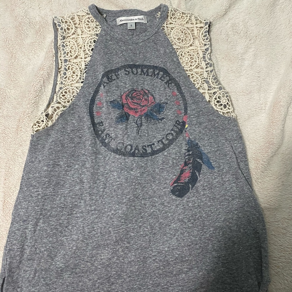 Sleeveless shirt